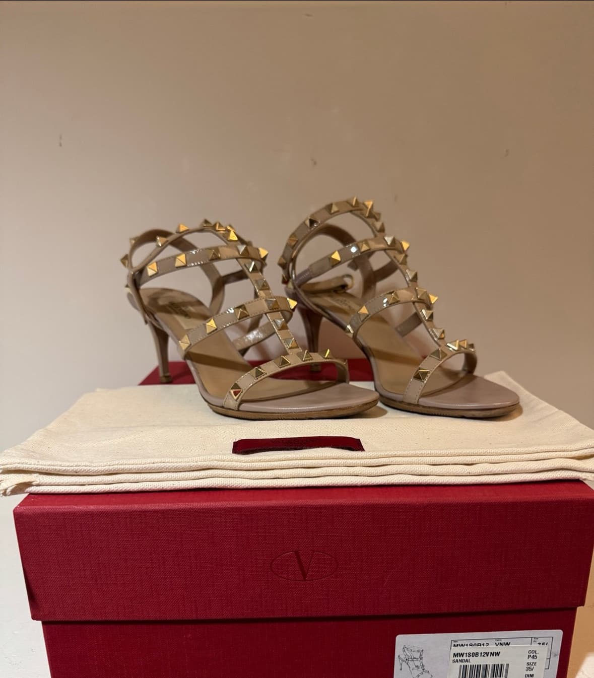 진품) 발렌티노 락스터드 힐 35.5 - 1