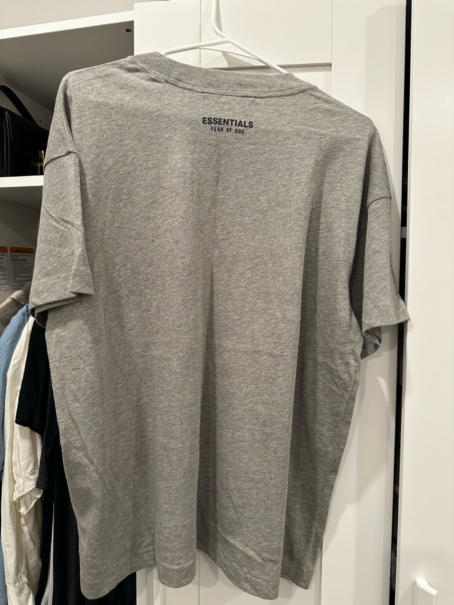 정품 새상품 Essentials fear of god t-shirt (grey, black) - 1