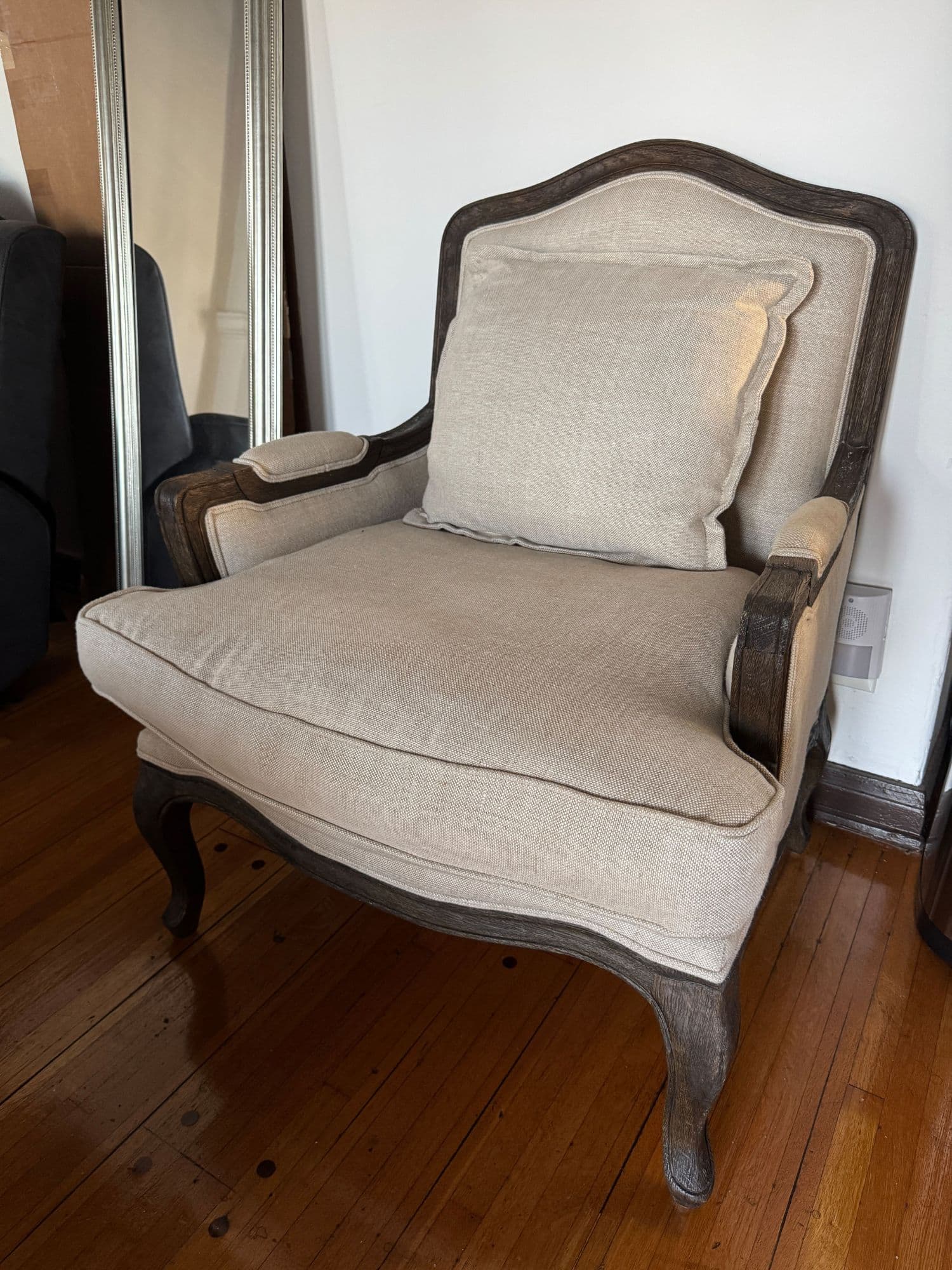 Restoration Hardware 무빙세일 - 1