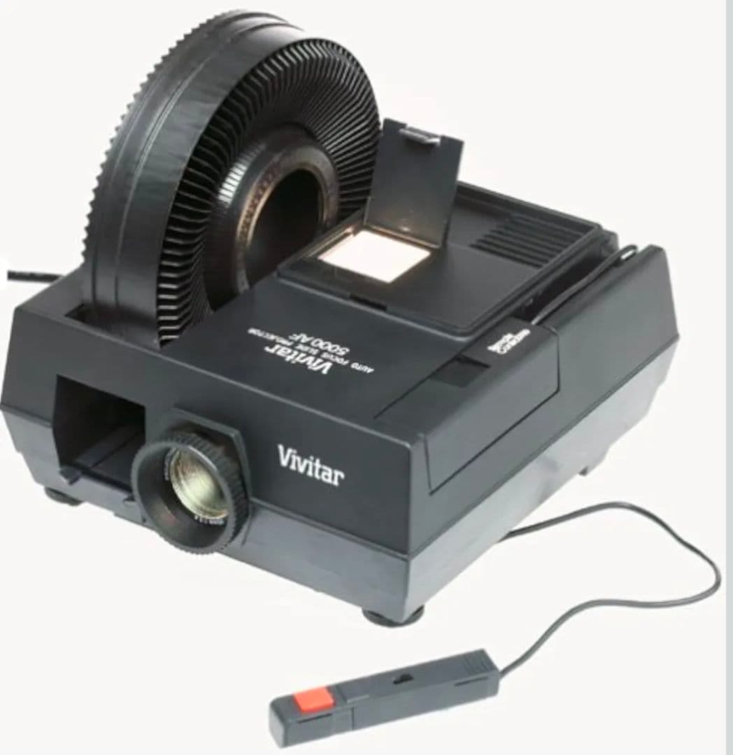 Vivitar 5000 AF Slide Projector - 1
