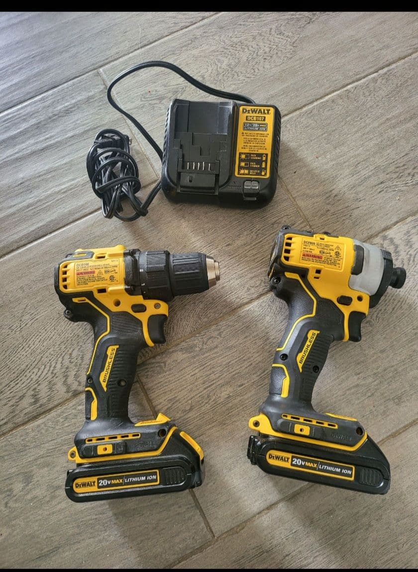 디월트 무선전동공구 2종.배터리2개 충전기1개 - 1