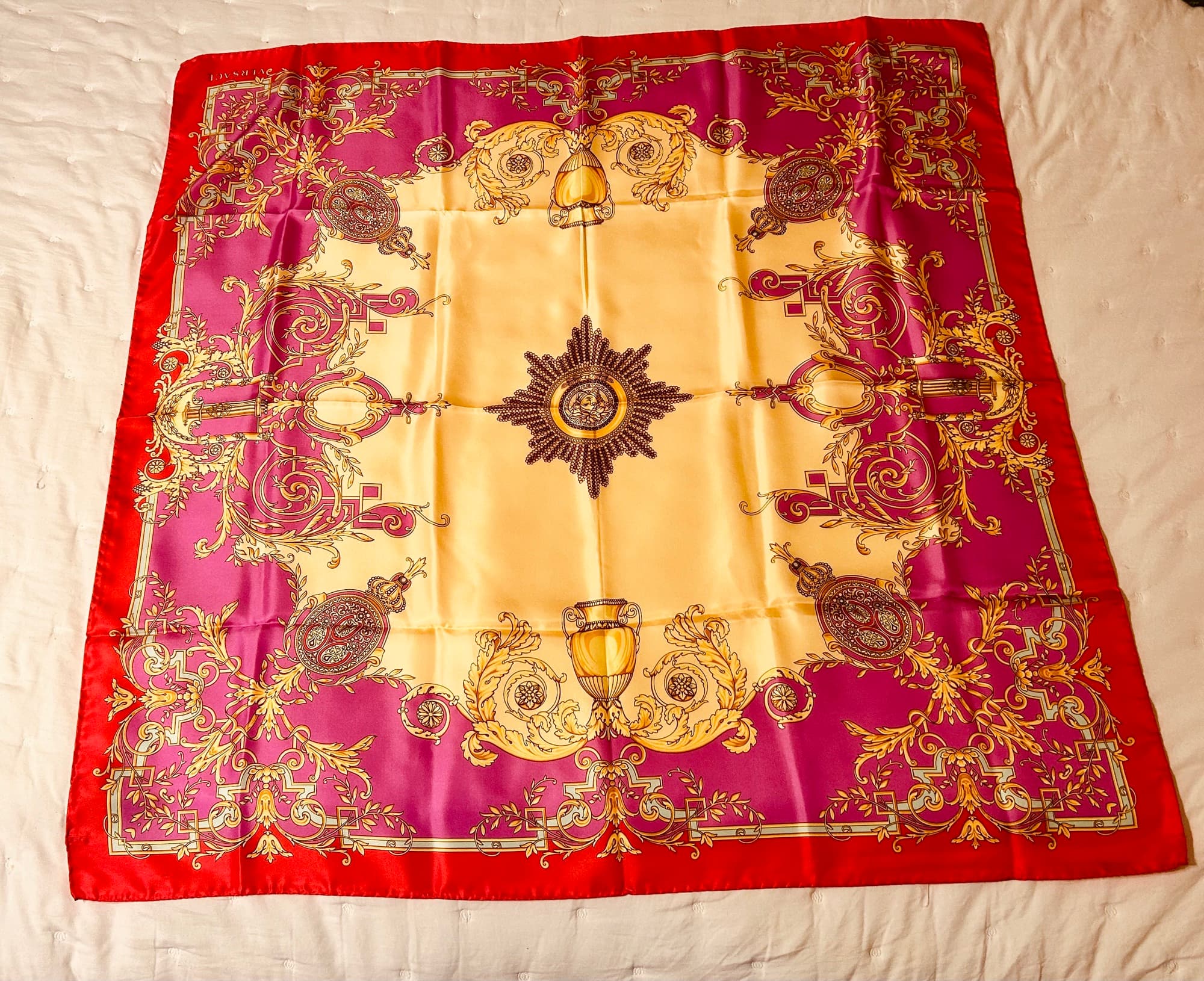 베르사체 정품 메두사 바로크 실크 스카프 - 1