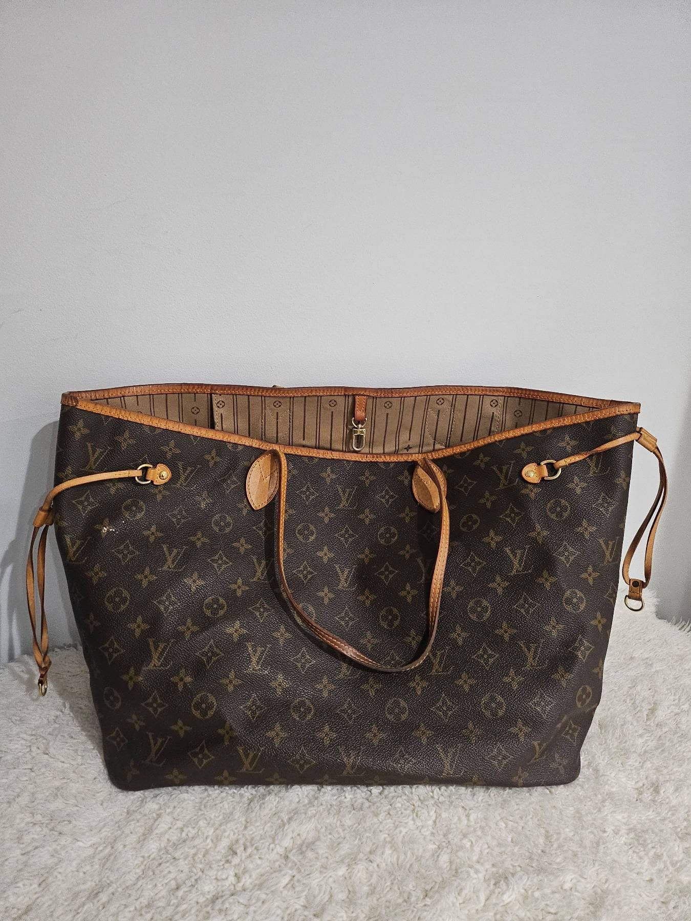 Louis Vuitton
Neverfull cloth tote - 1