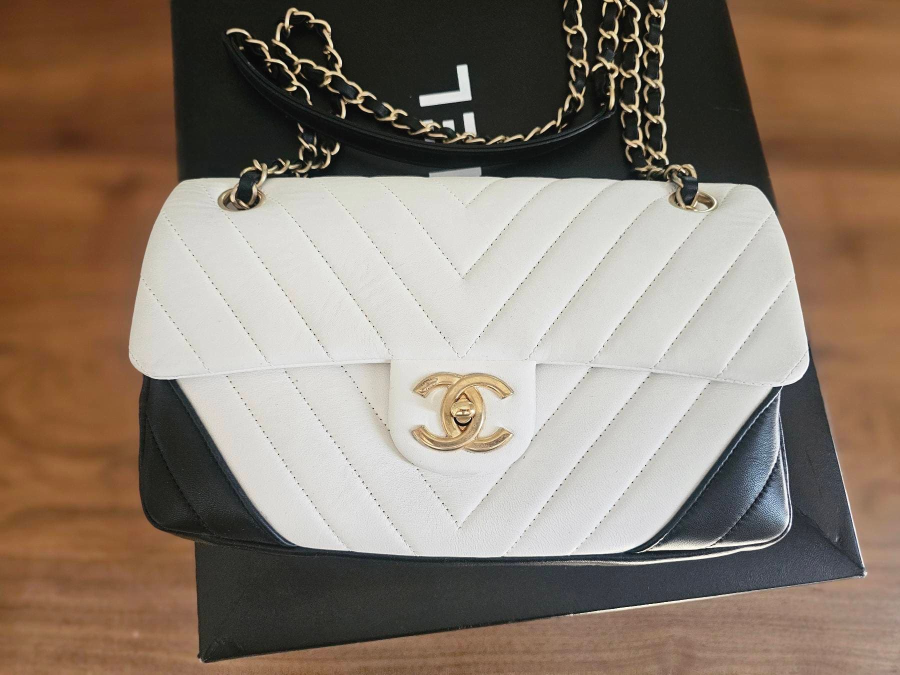 Chanel 샤넬 정품 숄더백 골드HW 화이트/블랙 - 1