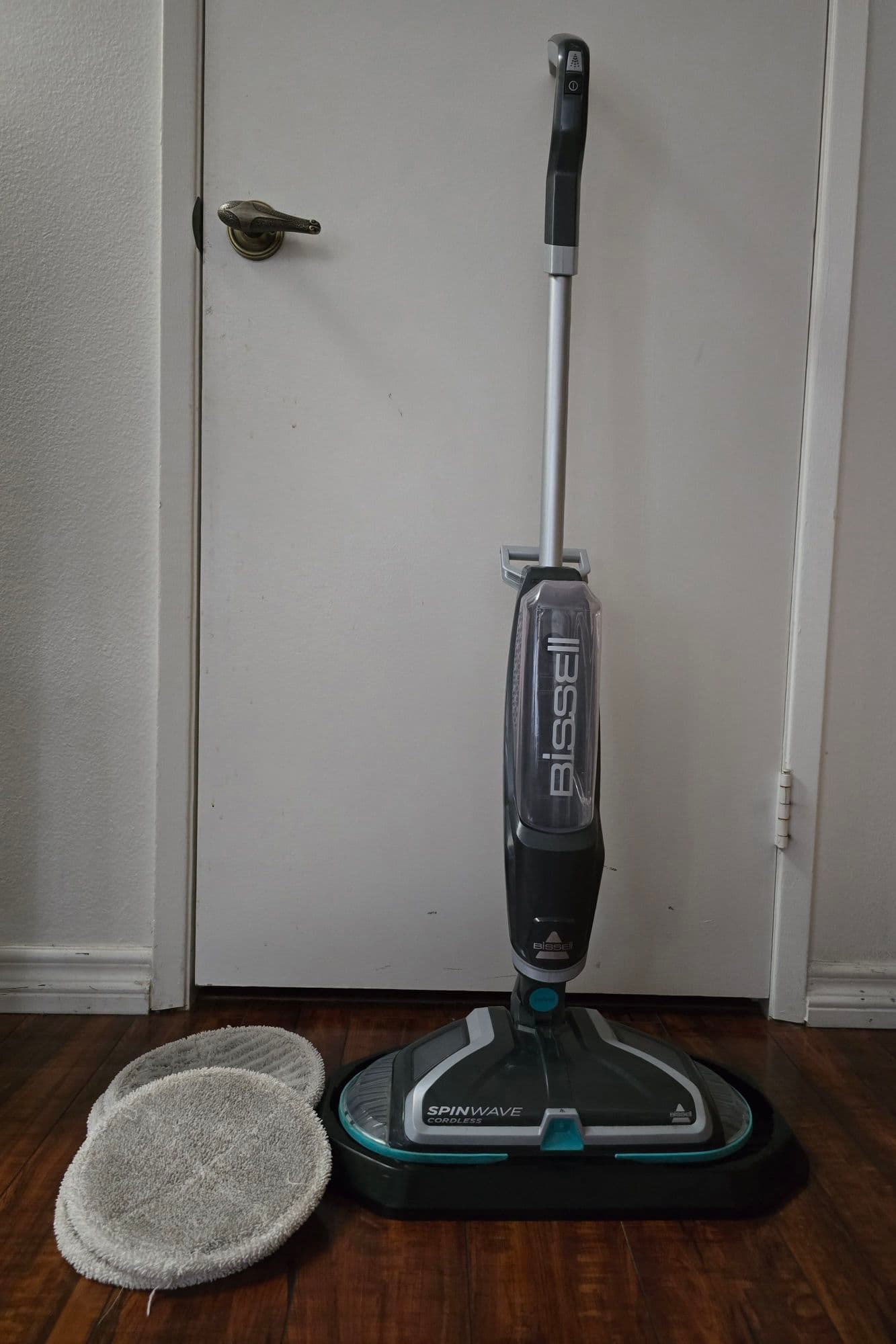 Bissell cordless mop - 1