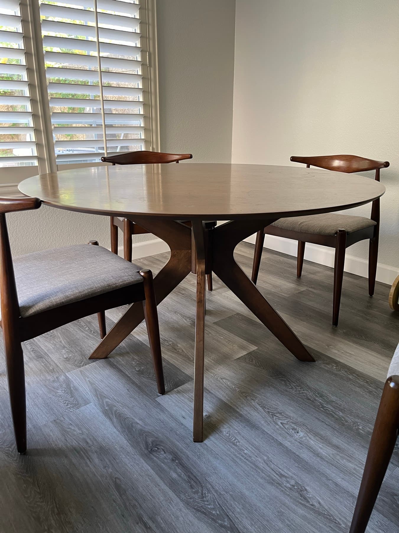 라운드 다이닝 테이블 - 1