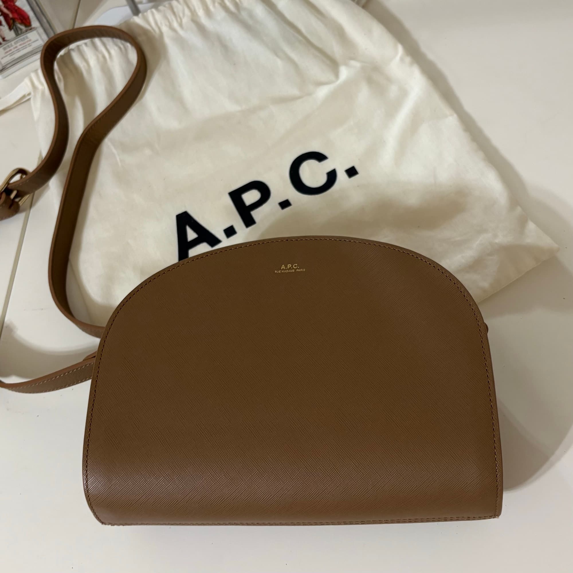 A.P.C Demi Lune Bag 아페쎄 하프문 사피아노 - 1