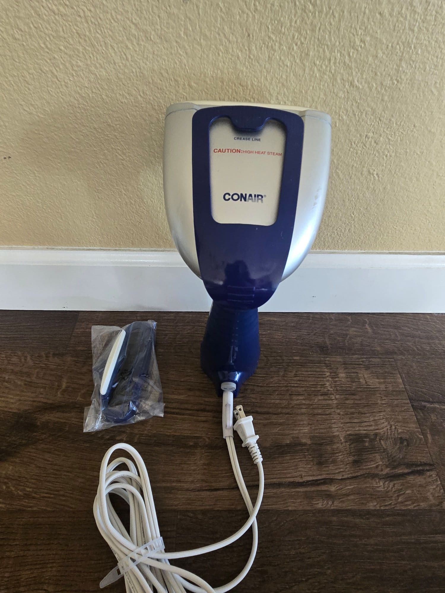 콘에어(Conair) 핸디형 의류 스티머 - 1
