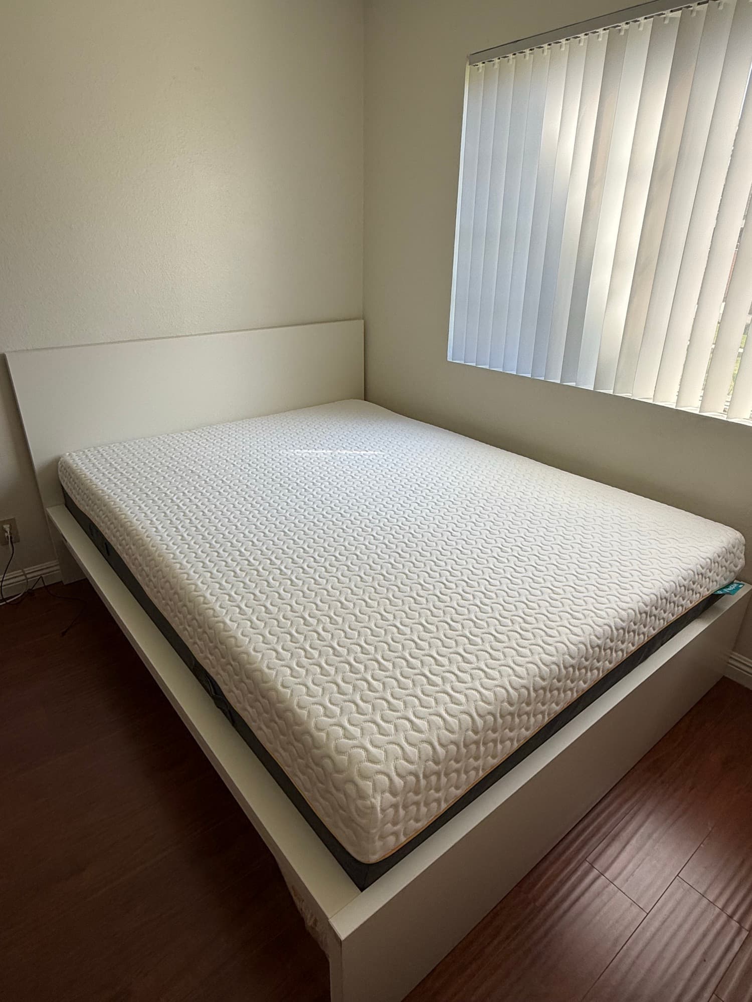 퀸 사이즈 프레임(IKEA MALM) - 1