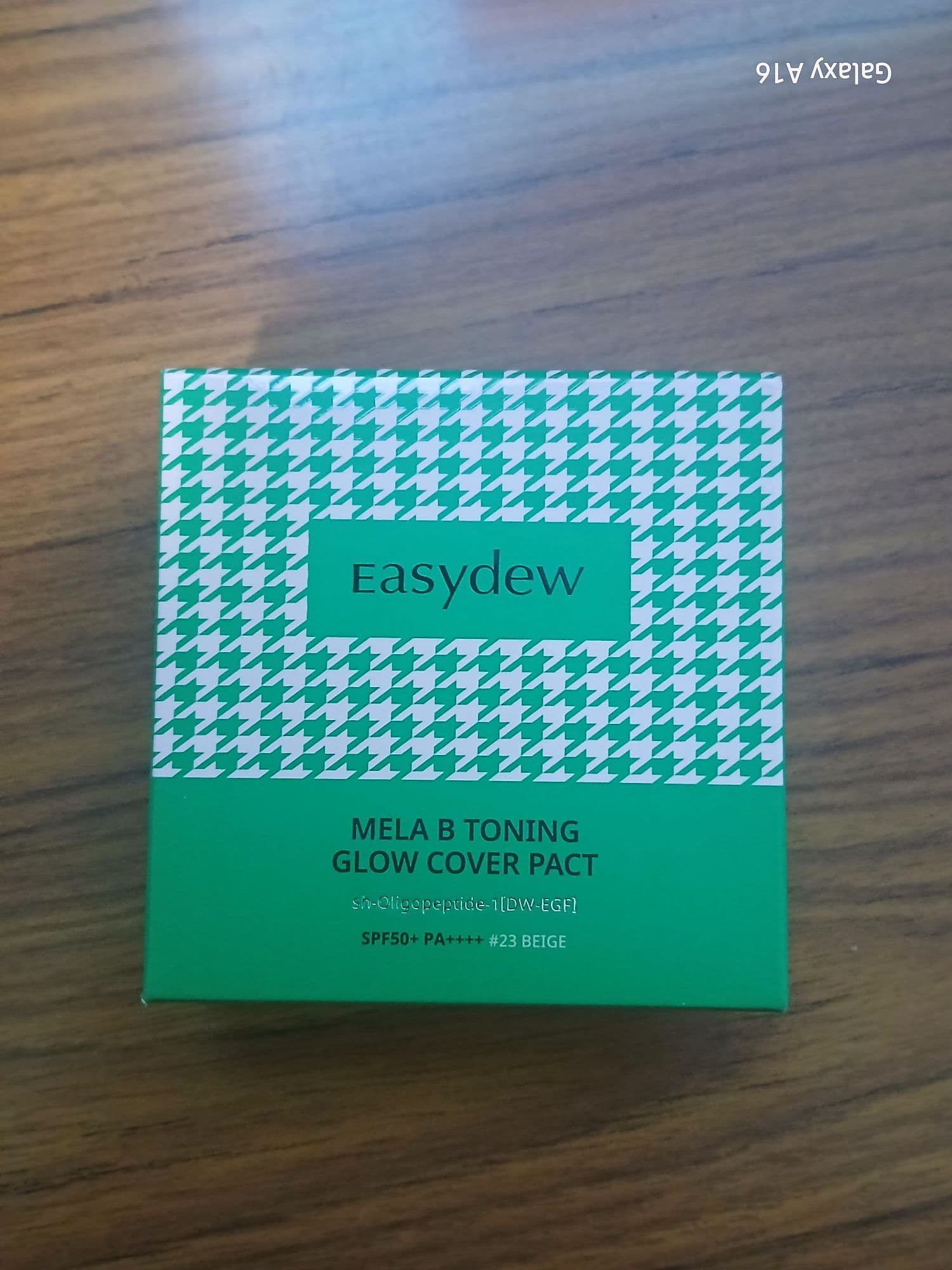 이지듀(Easydew)에서 출시한 멜라 비 토닝 글로우 커버 팩트 23호 베이지 - 1