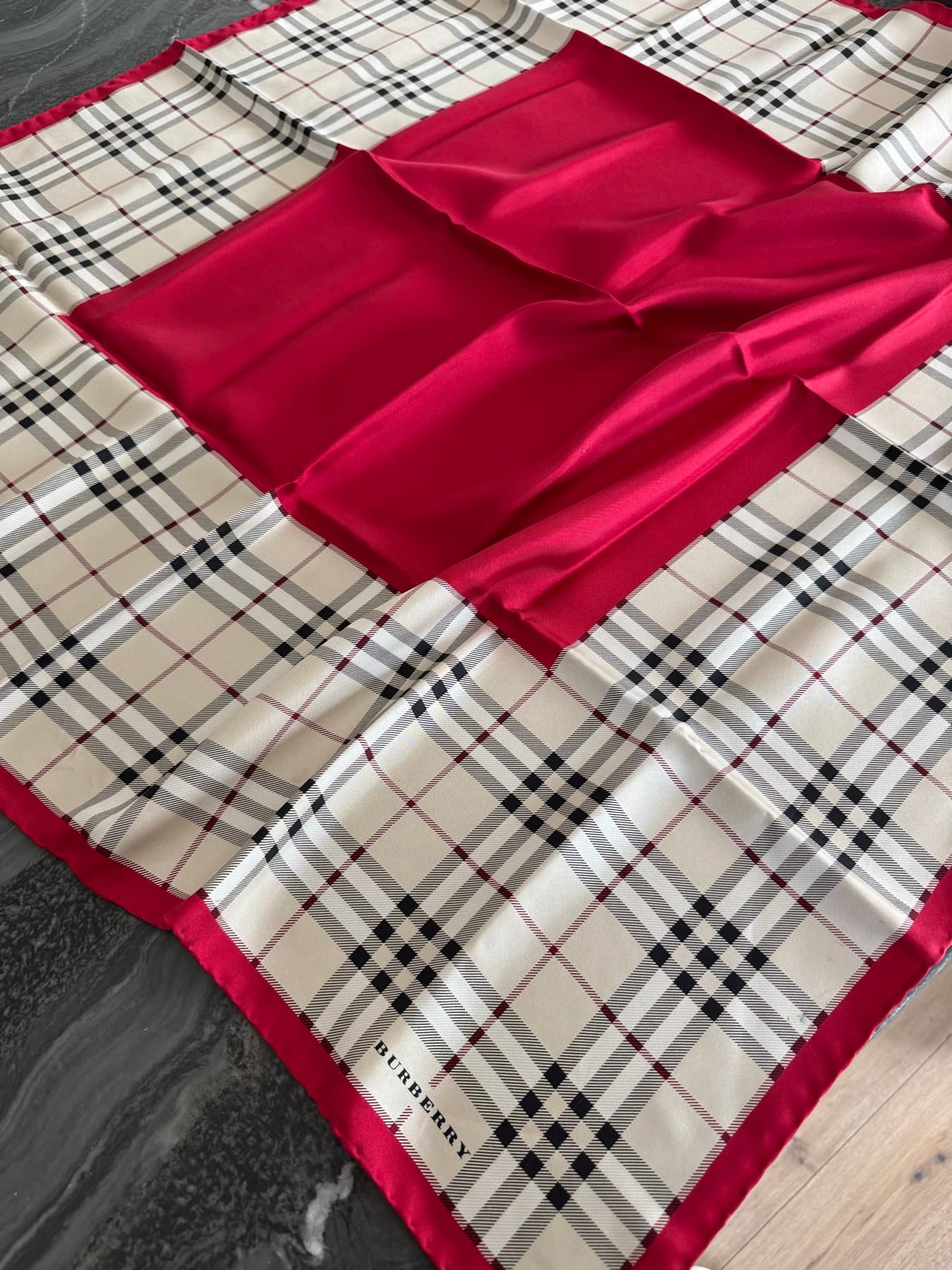 버버리 실크 스카프 (90x90) - 1