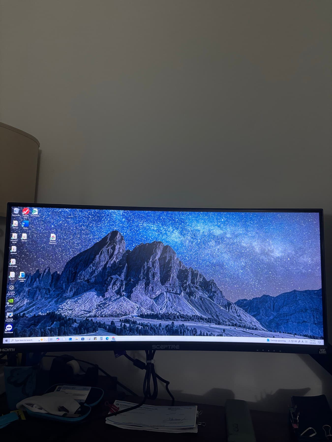 30“ curved monitors - 1