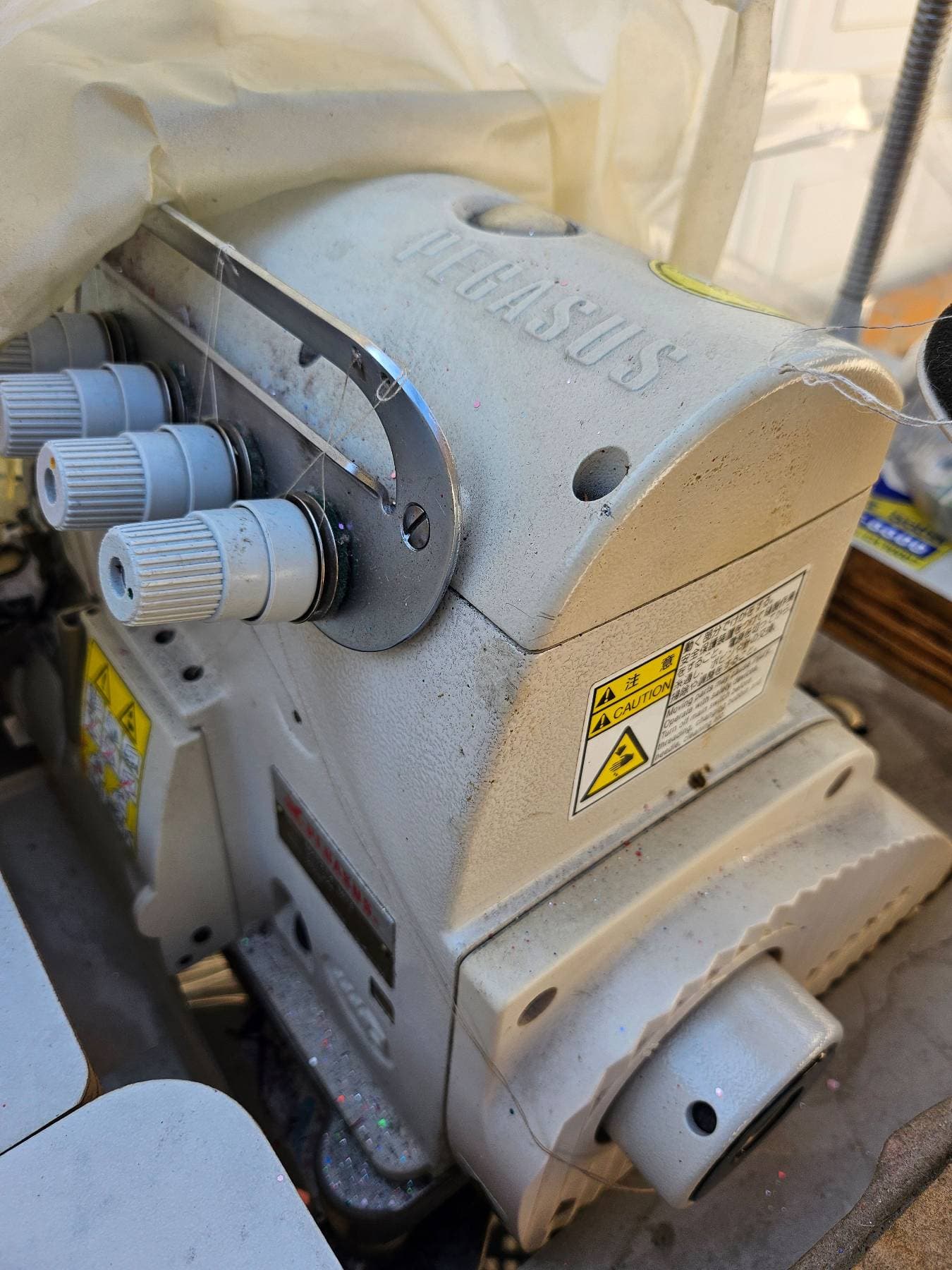 공업용 오버록 미싱 Pegasus 판매 (테이블 + 모터 포함) - 1