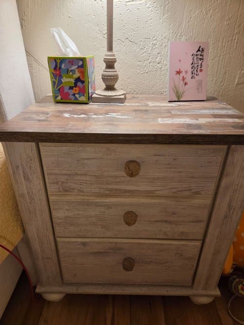 Nightstand (침대 옆 서랍장) 2