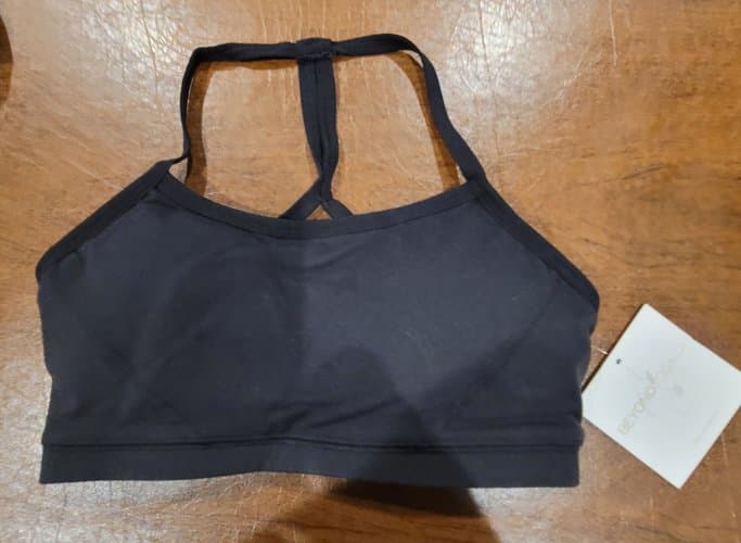 비욘드 요가Beyond yoga  Top