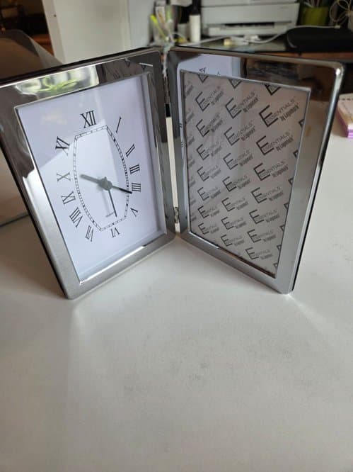 탁상용시계. 액자.