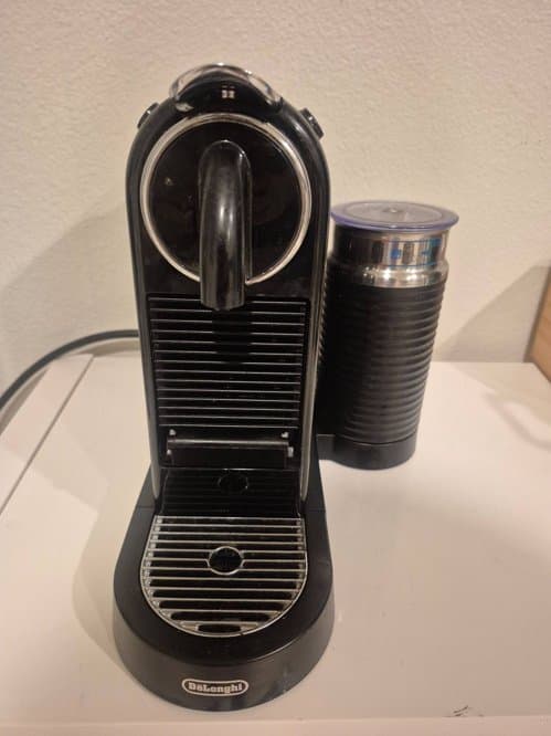 네스프레소 커피머신+우유거품기