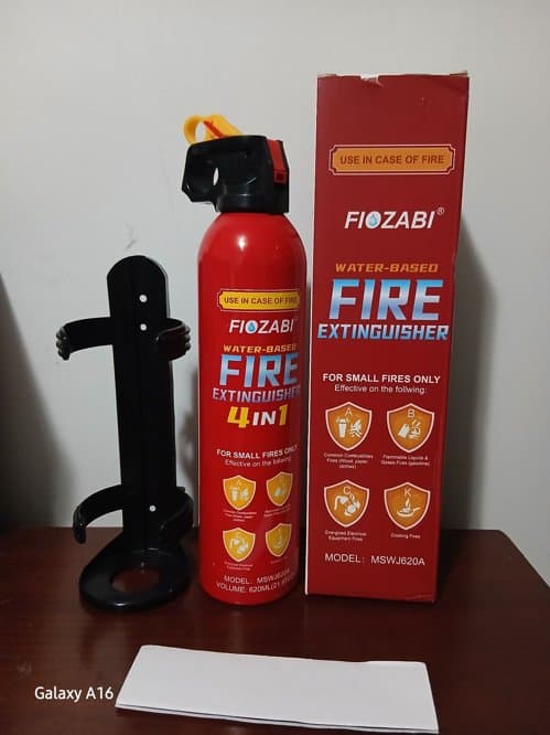 휴대하기편리한 차량용 소화기  와  거치대