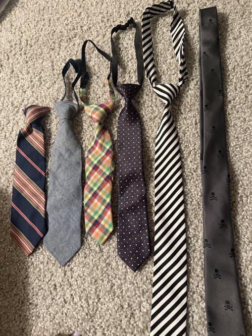 남자아이 넥타이들
