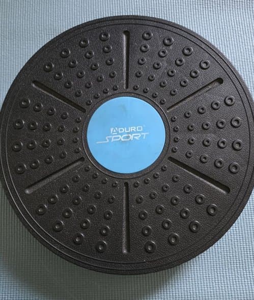 일어서서 균형잡는 기구