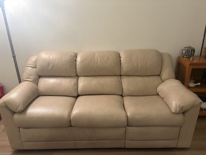 베이지 가죽 리클라이너 소파 세트 (3인 + 2인) 상태 매우 좋음