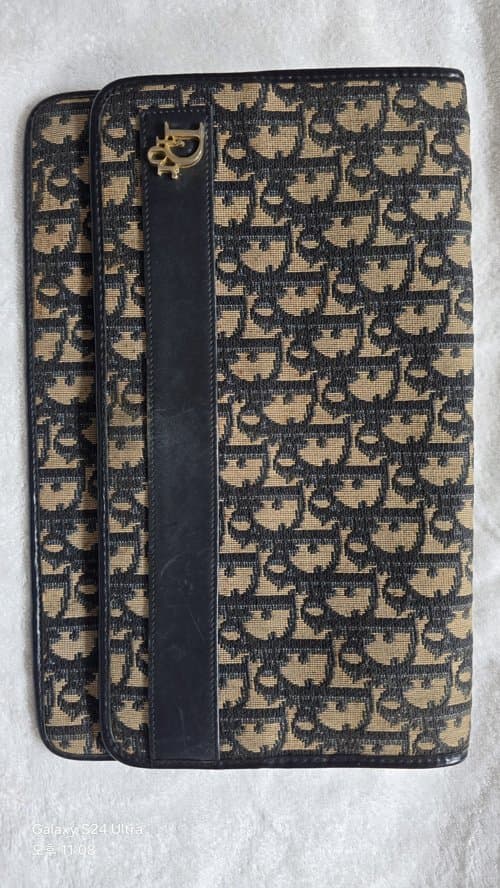 디올 오블리크 클러치