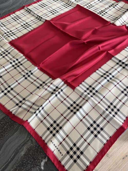 버버리 실크 스카프 (90x90)