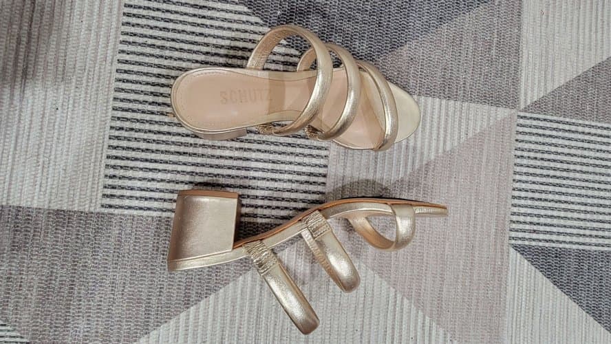 Schutz (브라질)가죽 샌들