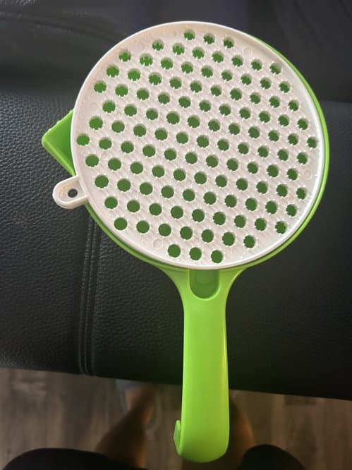 강판 야채, 과일, 감자, 양파 등을 갈아주는 데 사용됩니다