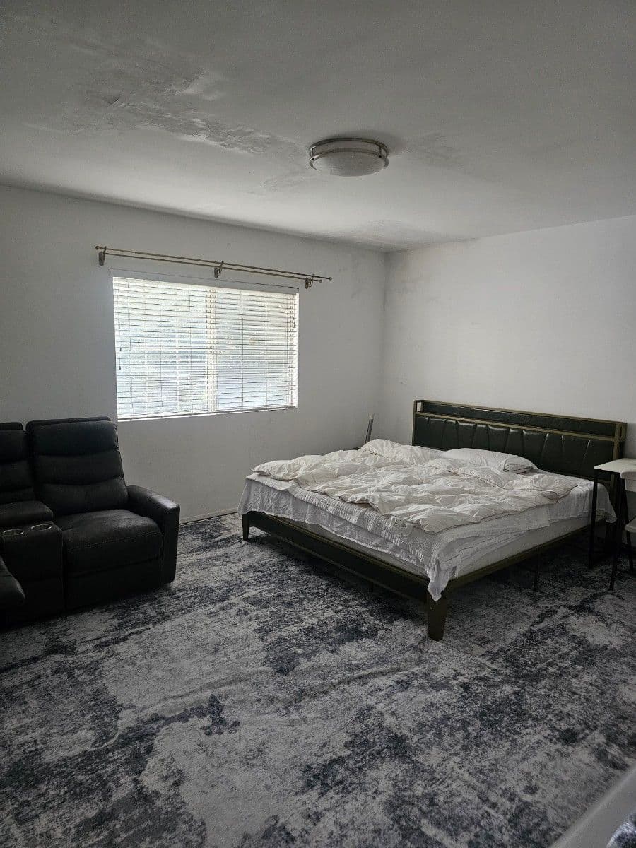 room - Koreatown, Los Angeles